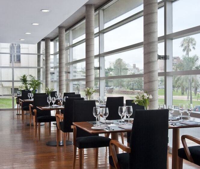 호텔 NH Montevideo Columbia