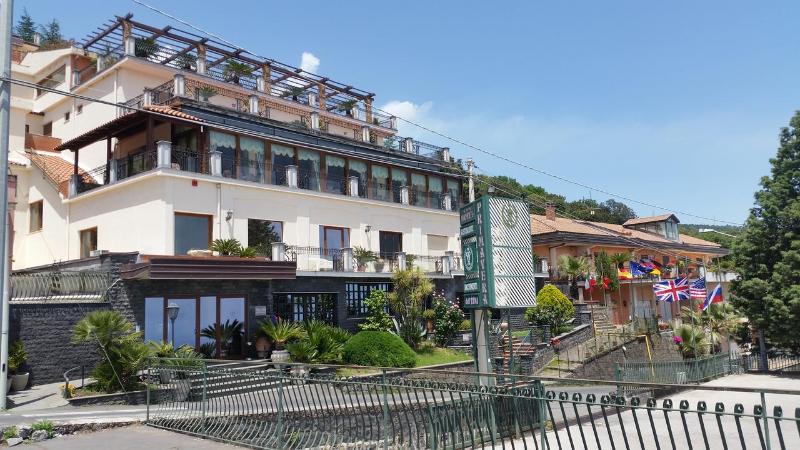 هتل Primavera Dell'etna