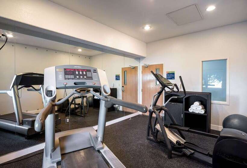 בית מלון כפרי Quality Inn & Suites West