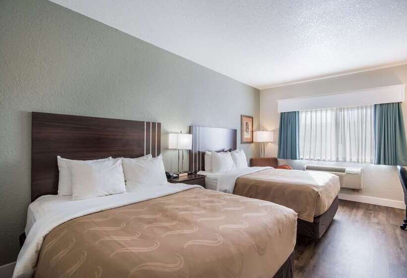 בית מלון כפרי Quality Inn & Suites West