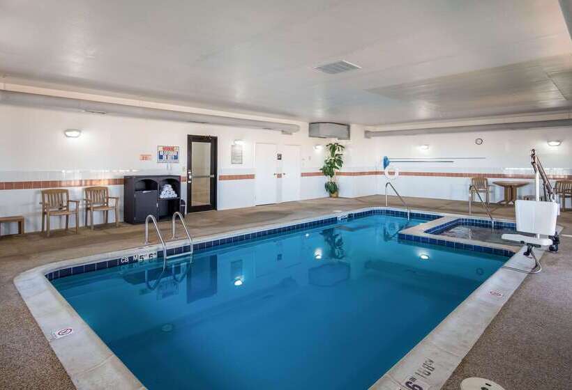 בית מלון כפרי Quality Inn & Suites West