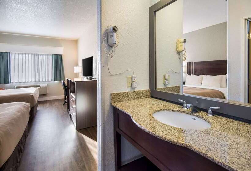 בית מלון כפרי Quality Inn & Suites West