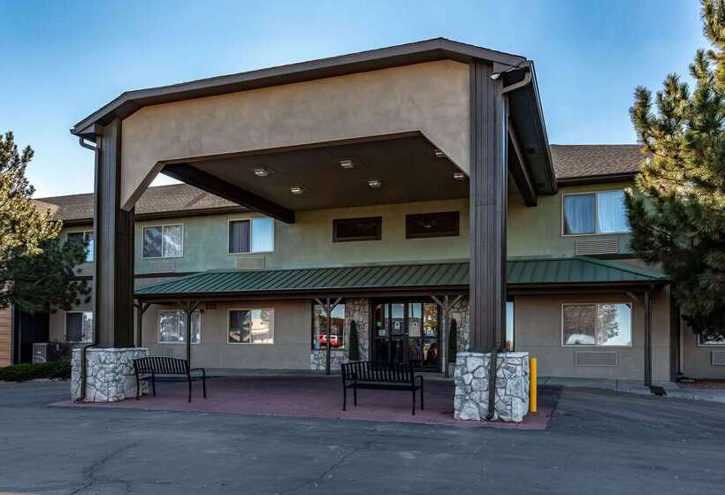 בית מלון כפרי Quality Inn & Suites West