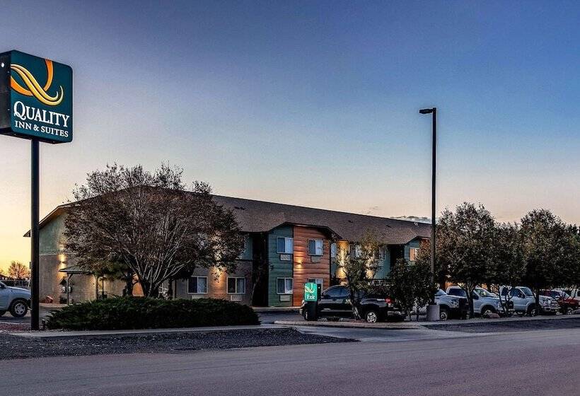 בית מלון כפרי Quality Inn & Suites West