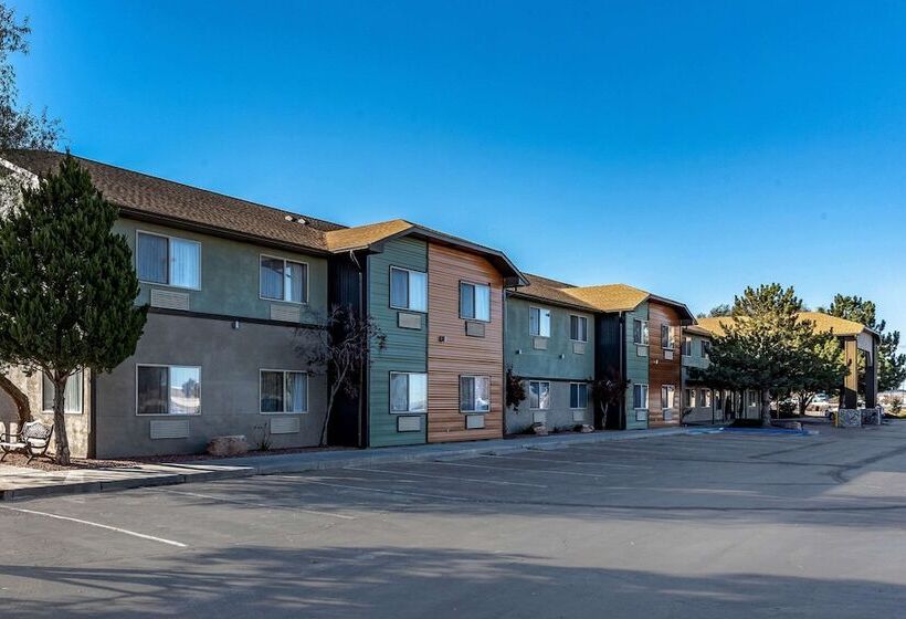 בית מלון כפרי Quality Inn & Suites West