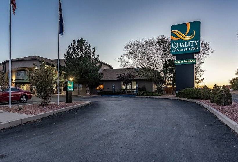 בית מלון כפרי Quality Inn & Suites West