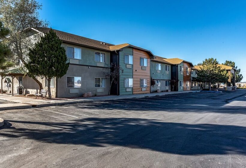 בית מלון כפרי Quality Inn & Suites West