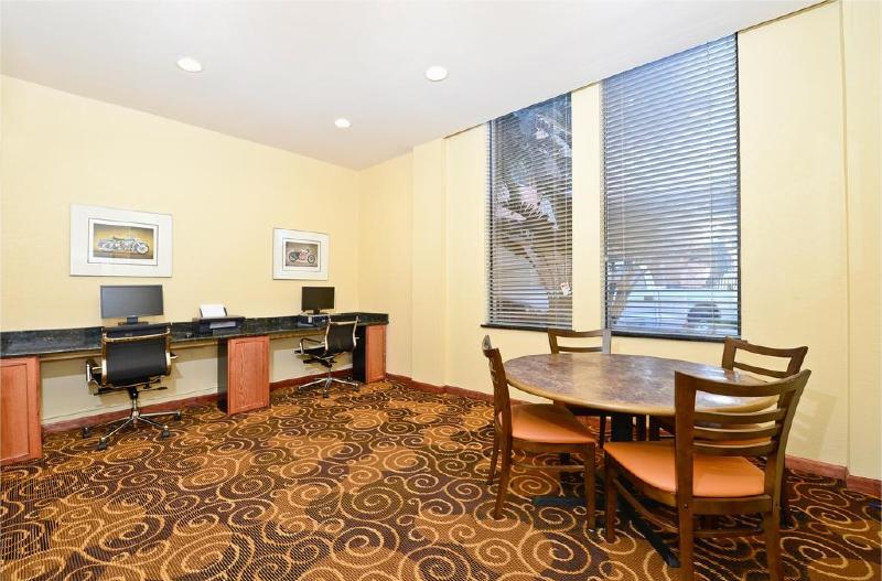 هتل Rushhh Daytona Beach, Tapestry Collection By Hilton