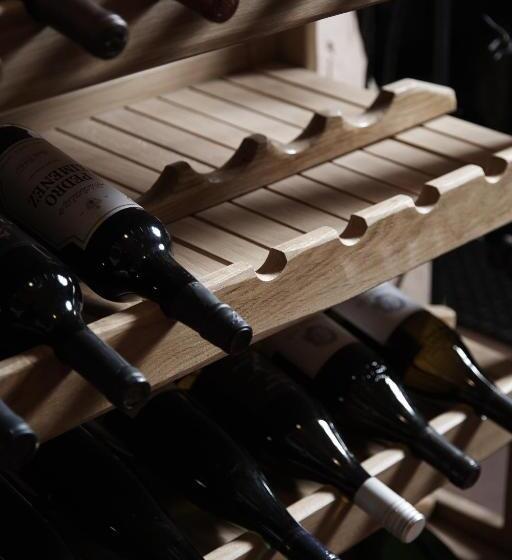 ベッドアンドブレックファースト Kalvin Restaurant & Pension