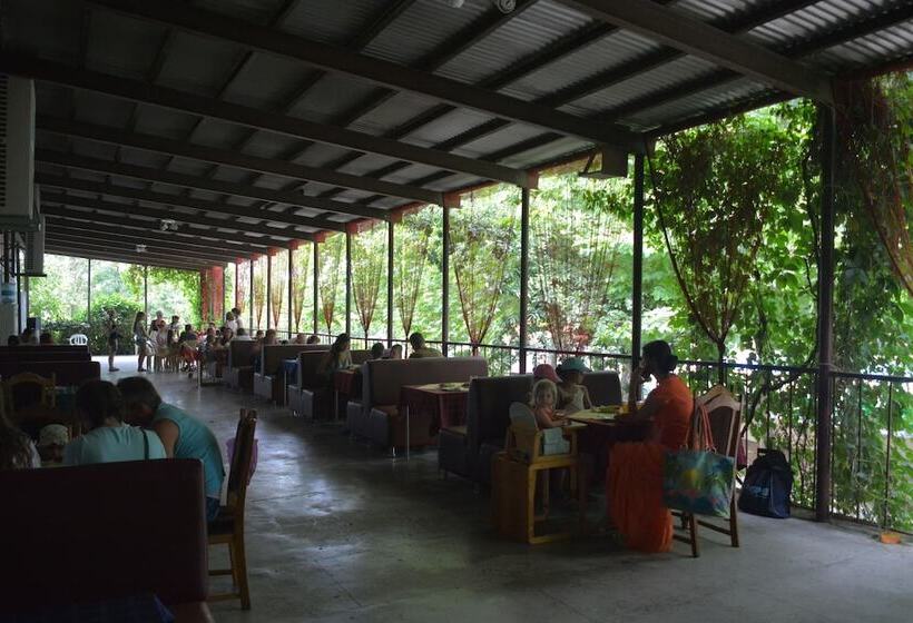 簡易ホテル Park Hotel Shinkar