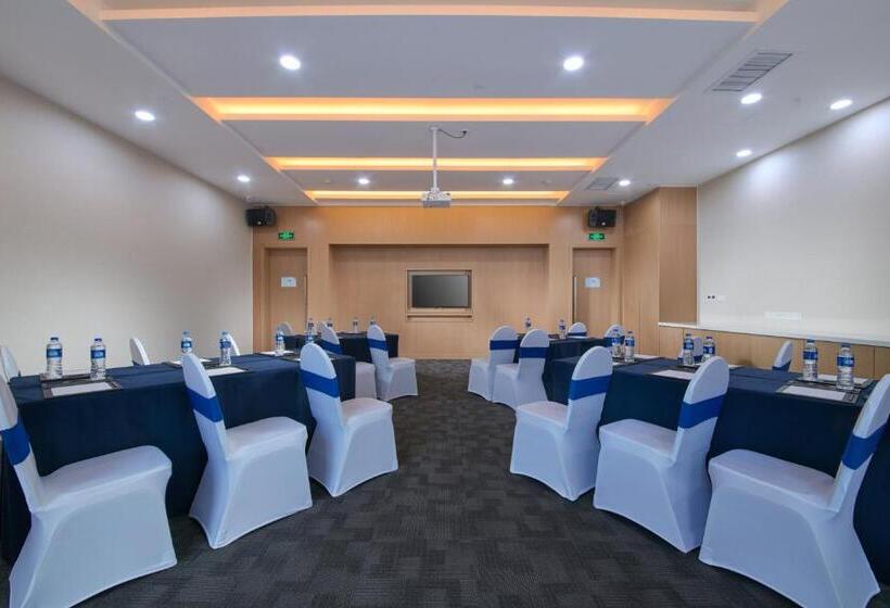 酒店 Holiday Inn Express Luoyang Yichuan, An Ihg