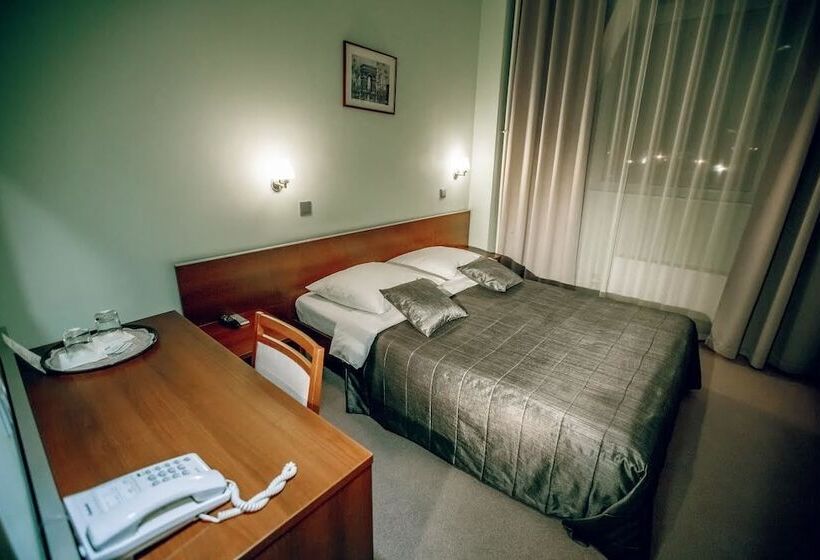 בית מלון כפרי New Fortress