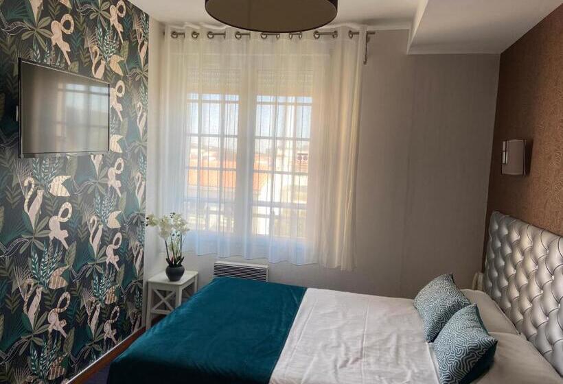 هتل Hôtel Calme Des Pins & Spa