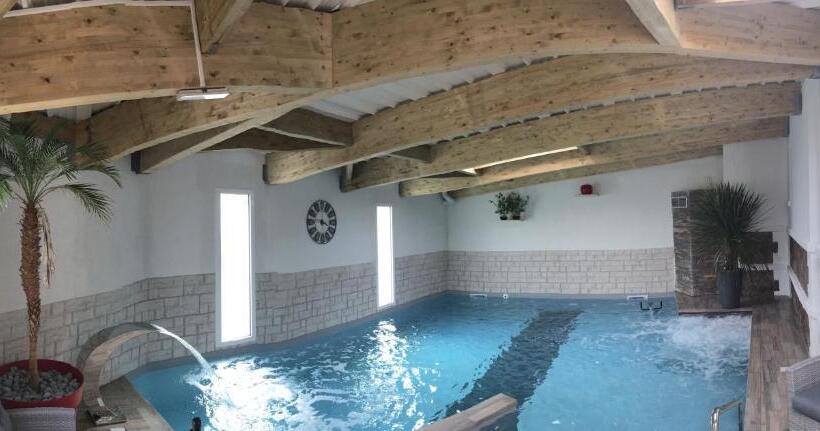 هتل Hôtel Calme Des Pins & Spa