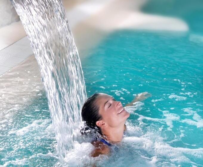 هتل Hôtel Calme Des Pins & Spa
