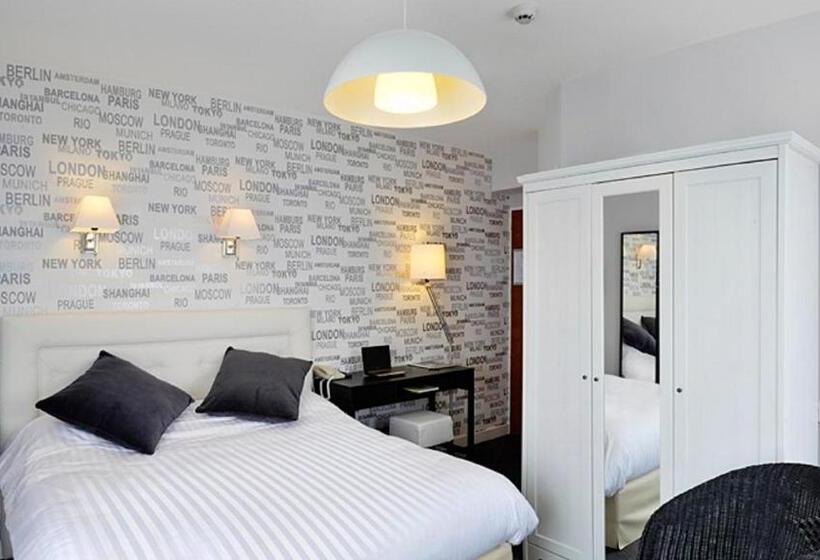 هتل Hôtel Calme Des Pins & Spa