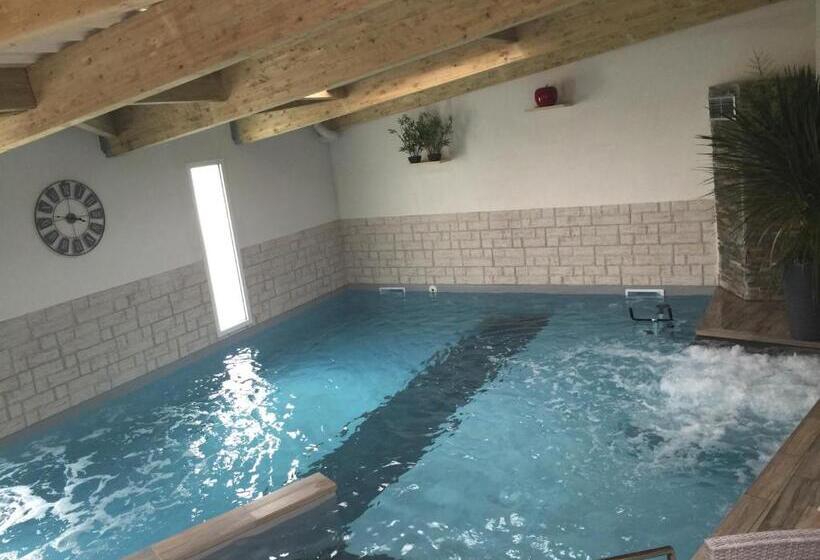 هتل Hôtel Calme Des Pins & Spa