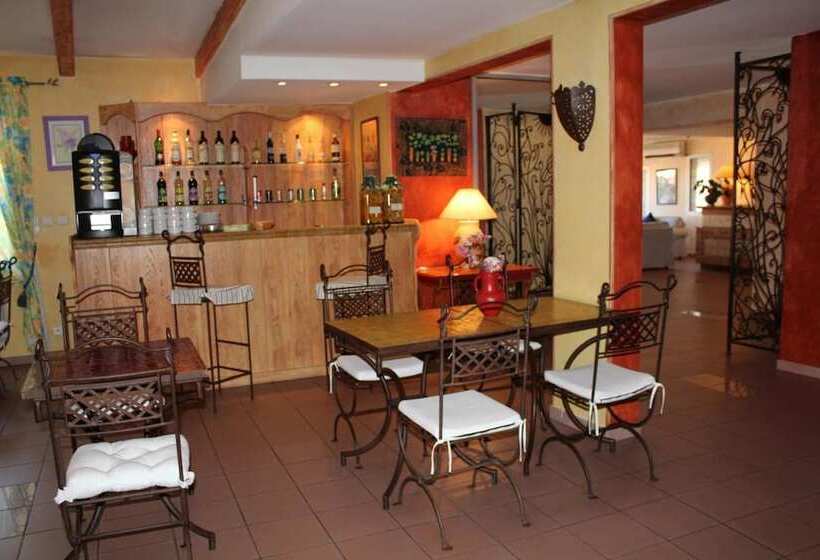 هتل Hôtel Le Clos Des Pins