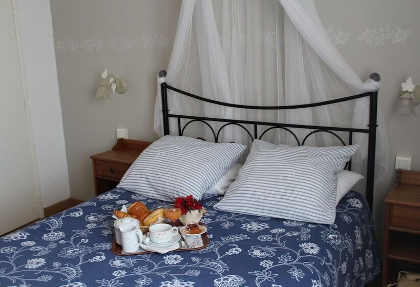 هتل Hôtel Le Clos Des Pins