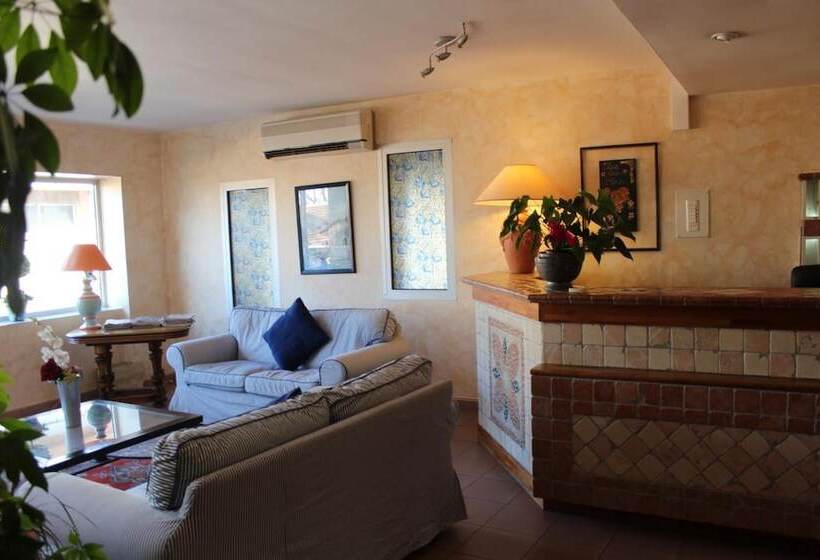 هتل Hôtel Le Clos Des Pins