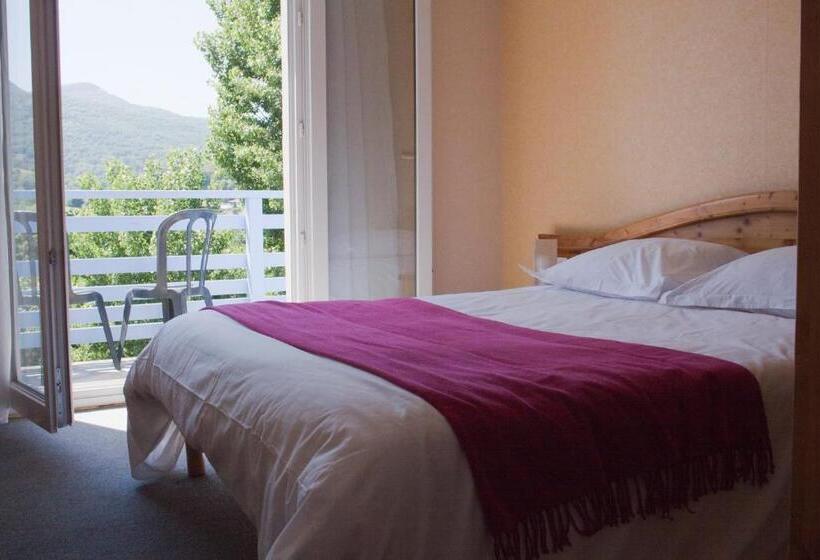 Отель Logis Hôtel Restaurant Le Castel Fleuri