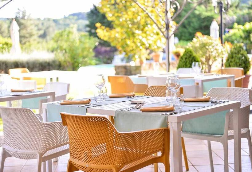 ホテル Logis Hôtel Restaurant Le Chêne Vert