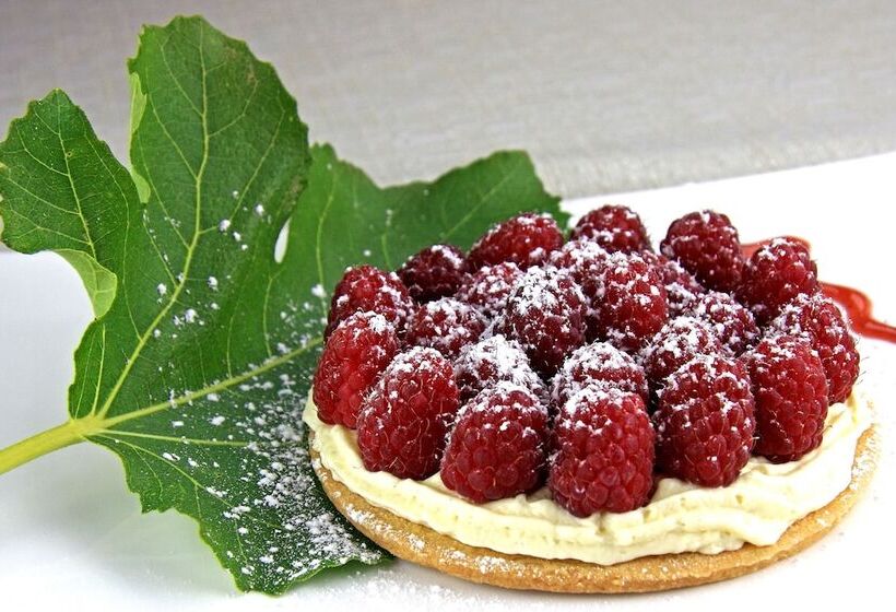 ホテル Logis Hôtel Restaurant Le Chêne Vert