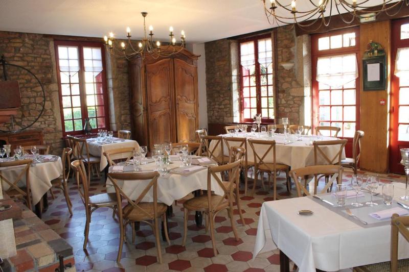 هتل Hôtel Restaurant Le Moulin De Saint Verand