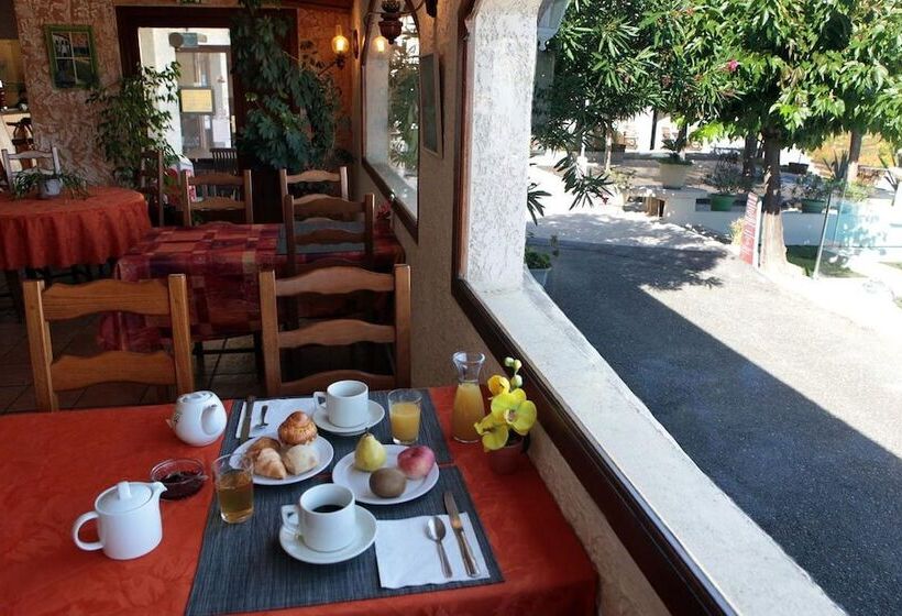 ホテル Logis Hôtel Le Pressoir