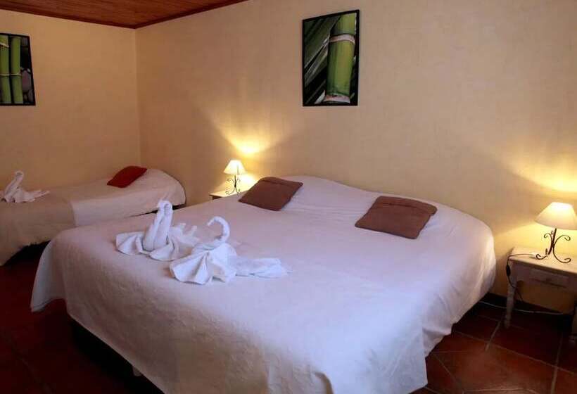ホテル Logis Hôtel Le Pressoir