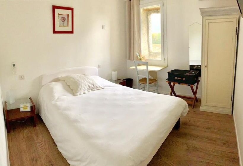 Logis Hotel Restaurant L Auberge Cigaloise