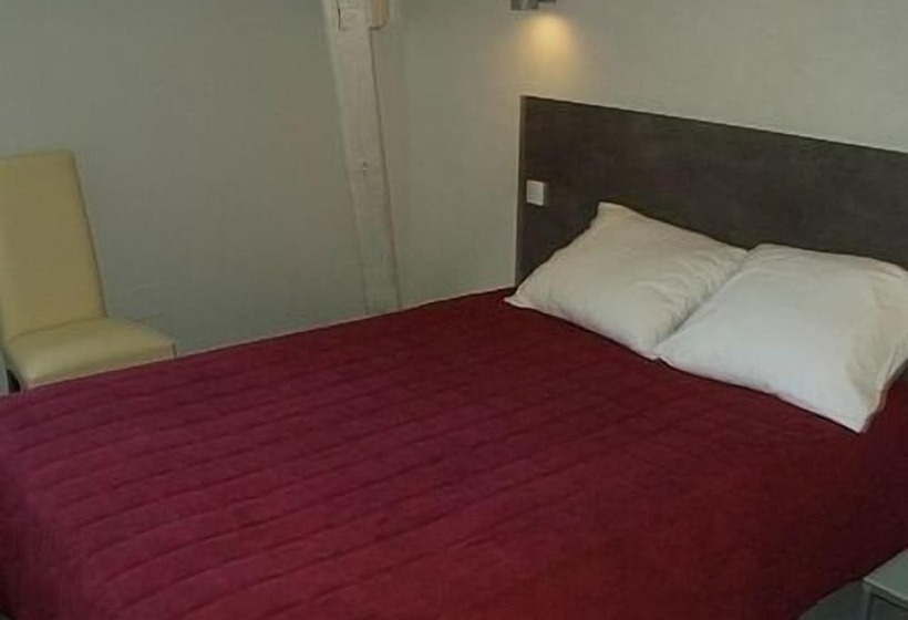 Logis Hotels  Auberge De La Tour   Hôtel Et Restaurant