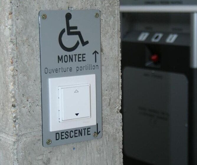 ホテル Logis Hostellerie Bressane