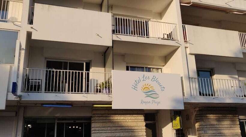 هتل Logis Hôtel Les Bleuets