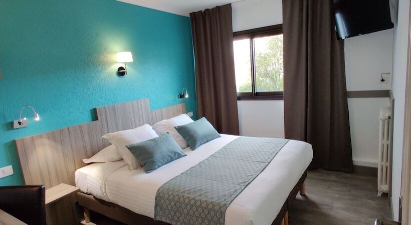 هتل Logis Hôtel Les Bleuets