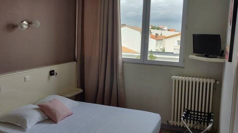 هتل Logis Hôtel Les Bleuets
