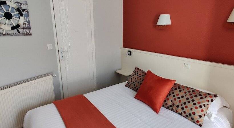 هتل Logis Hôtel Les Bleuets