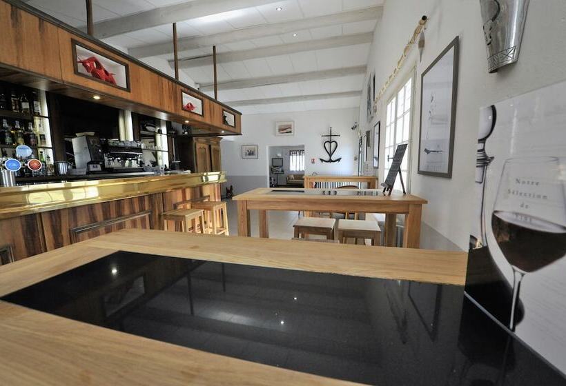 ホテル Logis Le Nid Du Pont De Gau