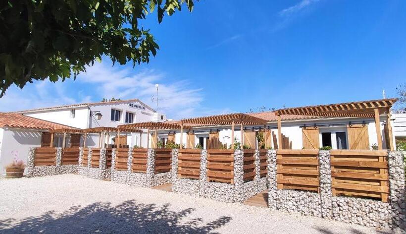 ホテル Logis Le Nid Du Pont De Gau