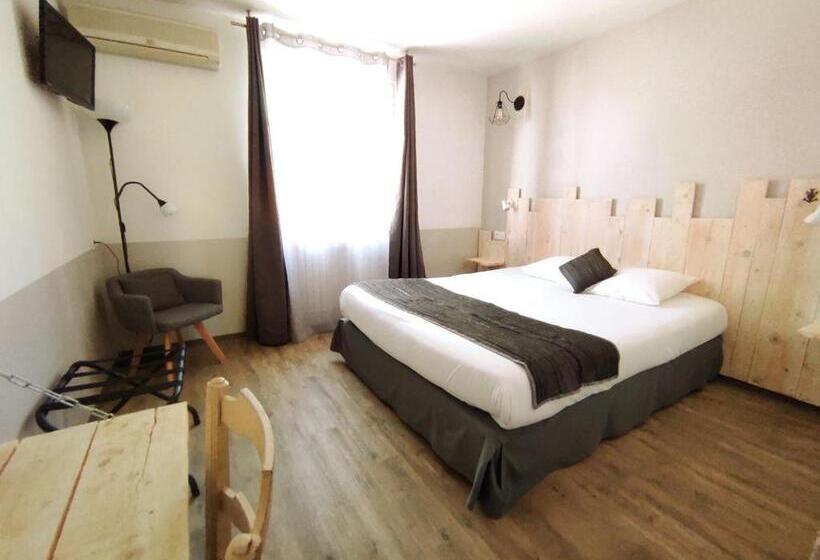 ホテル Logis Le Nid Du Pont De Gau