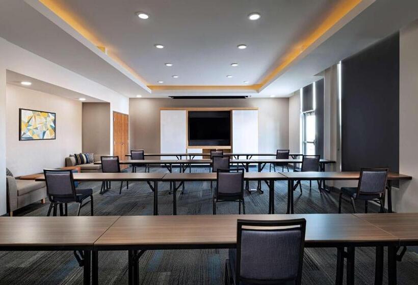 هتل Hyatt House Carlsbad
