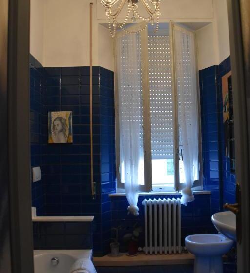 تختخواب و صبحانه A Casa Dell'artista Viki