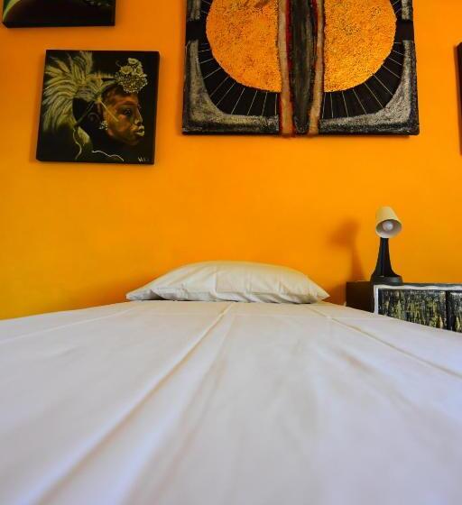 تختخواب و صبحانه A Casa Dell'artista Viki
