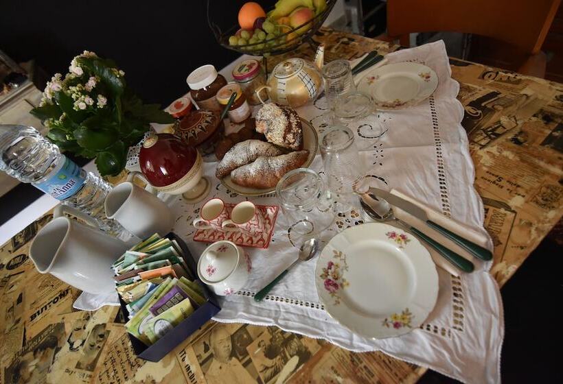 تختخواب و صبحانه A Casa Dell'artista Viki