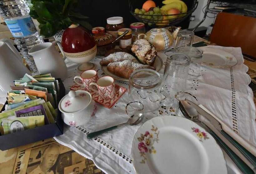 تختخواب و صبحانه A Casa Dell'artista Viki
