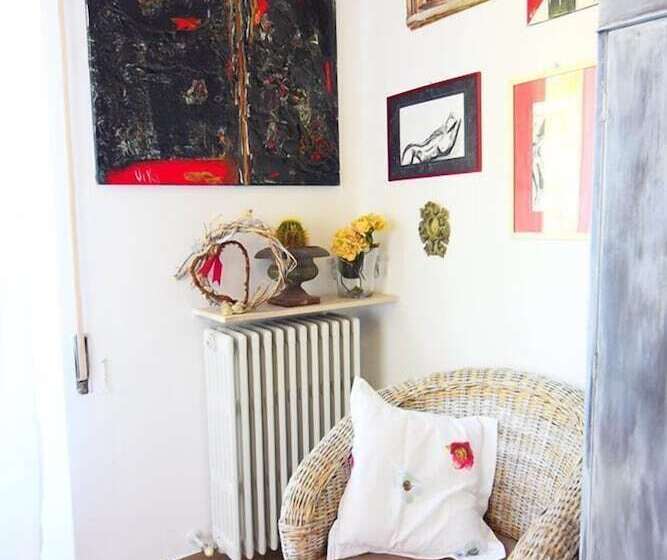 تختخواب و صبحانه A Casa Dell'artista Viki