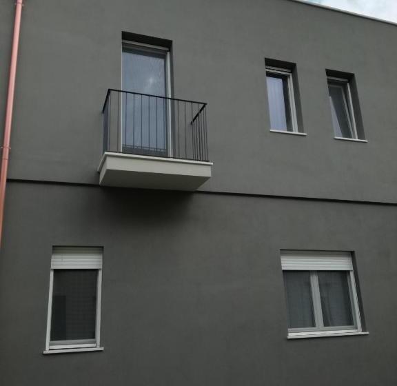 مبيت وإفطار Adagiostay