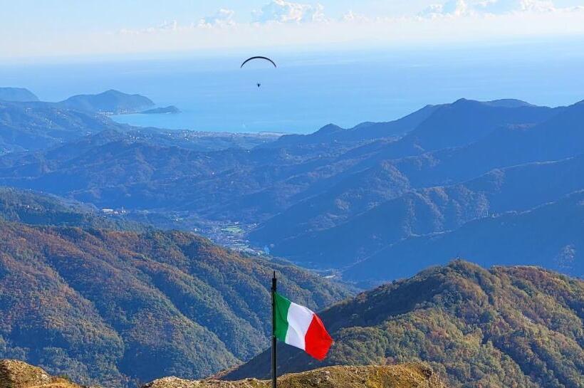 تختخواب و صبحانه L Americano Luxury Rooms