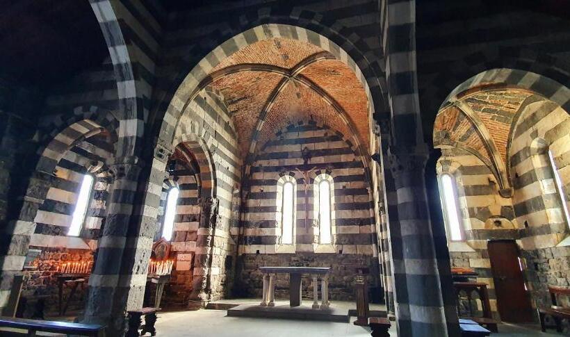 تختخواب و صبحانه L Americano Luxury Rooms