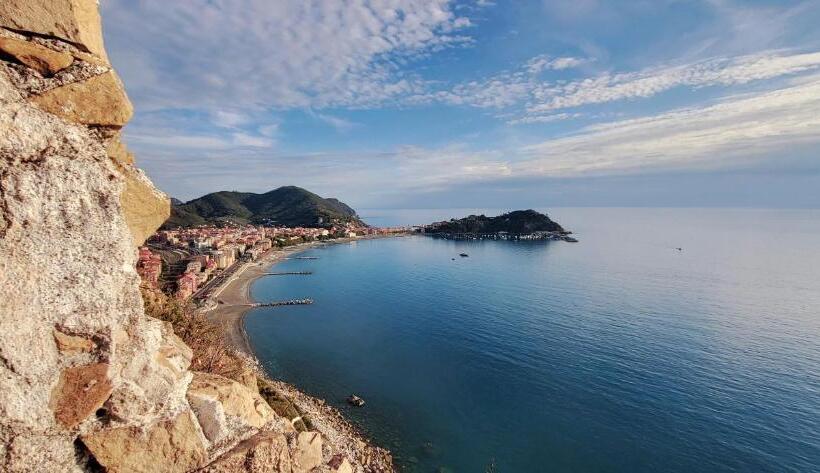 تختخواب و صبحانه L Americano Luxury Rooms